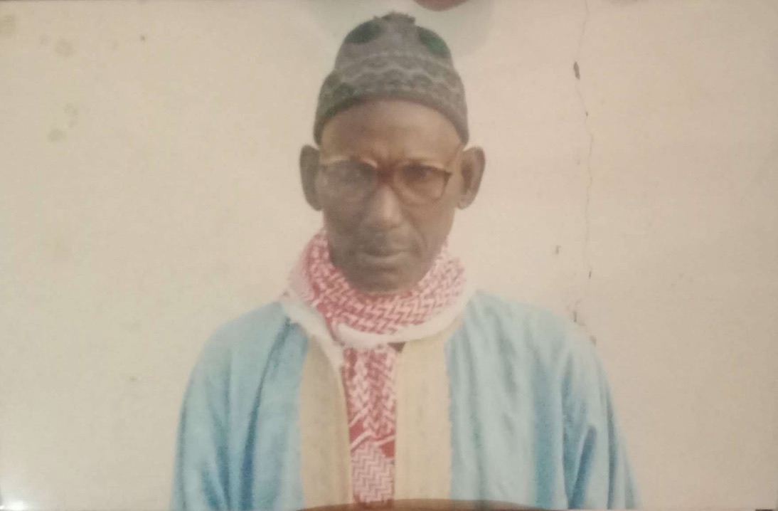 Boubou bleu traditionnel